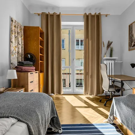 Srodmiescie - Balcony & Workspace - By Rentujemy Apartment Warsaw